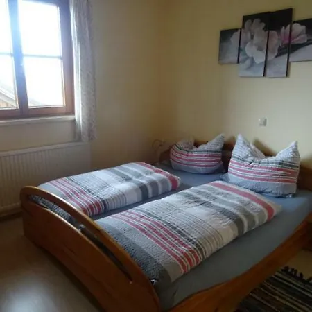 Desl's Little Farm *